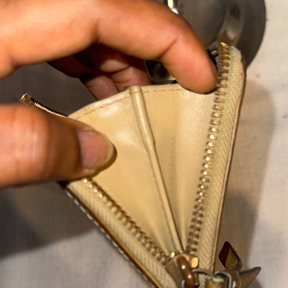 Coach Tan Leather Wallet with Sleek Design and Compact Size - Picture 11 of 11